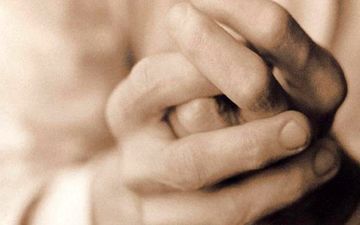 شکستن قولنج انگشت به مرور باعث ایجاد آرتروز می‌شود؟