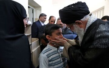 دیدار خانواده‌های شهدای هسته‌ای با رهبر انقلاب 