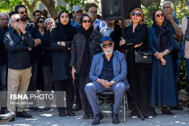 وداع هنرمندان با بهناز نازی؛ پیکر بازیگر سینما و تئاتر در پهنه رودکی بدرقه شد