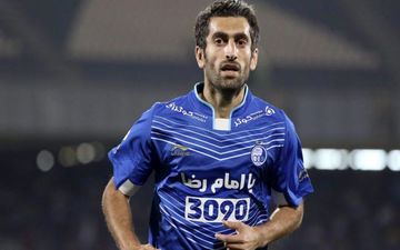 ستاره سابق استقلال، شفر را با خاک یکسان کرد