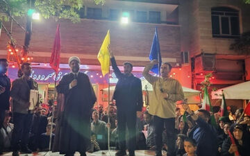 انگشتر ز بر دستان مهدی رسولی 