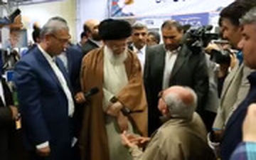 گفت‌وشنود رهبر انقلاب با مدیر کارخانه‌ای که ۸۰۰نفر از کارکنانش دچار معلولیت حرکتی هستند