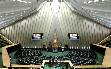 بررسی صلاحیت وزرای پیشنهادی در دستور کار مجلس
