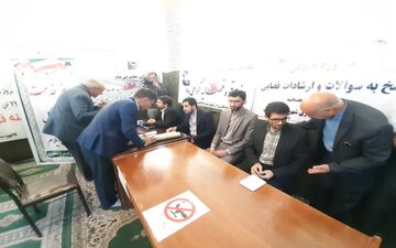 میز خدمت مسئولان قضایی استان در محل نماز جمعه شهرستان چرداول برگزار شد