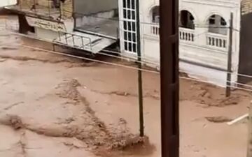 جدیدترین تصاویر از لحظه هجوم سیلاب به پلدختر 