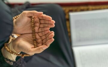 کلید استجابت دعا: عواملی که در اجابت دعا تاثیرگذارند