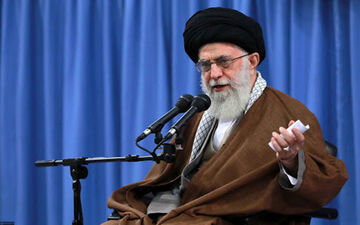 
ماجرای پاکت میوه و یادداشت رهبر انقلاب به معلم پسرش چه بود؟ +سند
