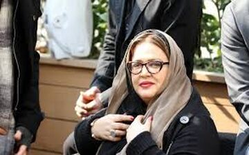 تیپ بهاره رهنما در افتتاحیه یک فروشگاه