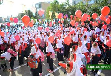 شور و اشتیاق فرشتگان مهرآفرین دبستان مهر آذین در اولین روز مهر 