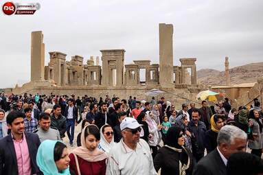  گردشگران نوروزی در تخت جمشید + تصاویر