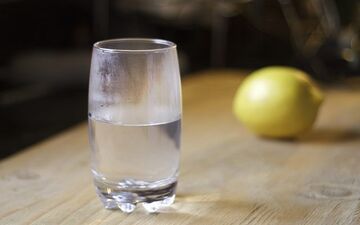 6 دلیل فوق العاده برا اینکه هر روز آب گرم بنوشید