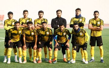 پیروزی نیروی زمینی برابر استقلال