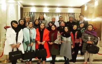 عکس/ دورهمی بازیگران در رستوران لاله اسکندری