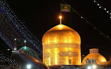 خادمینی که خود را برای پذیرایی از زائران امام رئوف آماده کرده اند + فیلم 