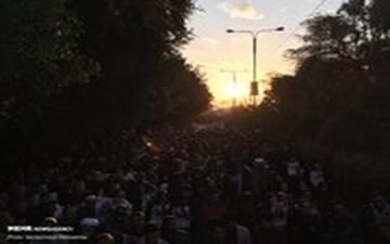 تصاویر حیرت انگیز از خروش بامدادی جمعیت در اهواز برای استقبال از پیکر شهید قهرمان: حاج قاسم سلیمانی