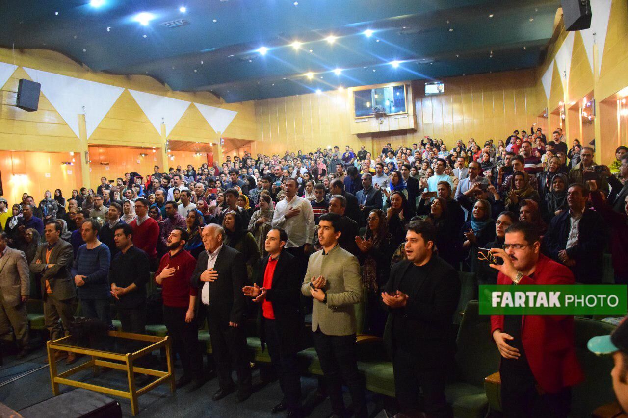 آخرین کنسرت سال در همدان / با اجرای گروه چکاد و با صدای هنرمند مردمی «کاظم مرادی»
