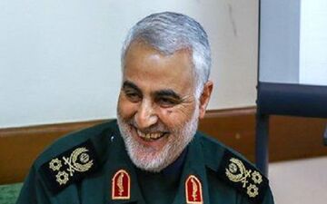 رفتار جالب حاج قاسم با یک کودک سه ساله 