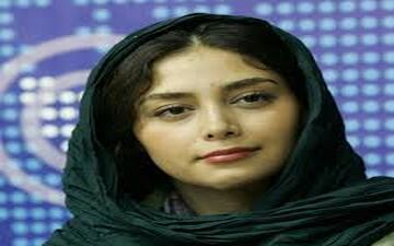 تیپ و ظاهر دیبا زاهدی در اکران «آزاد، به قید شرط»
