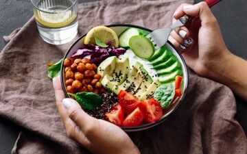 این مواد غدایی را با شکم خالی نخورید