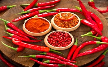 چگونه خوردن غذای تند بر سلامت دستگاه هاضمه تأثیر می‌گذارد؟