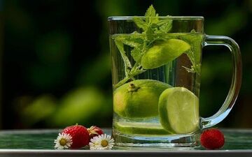 نوشیدنی های مفید برای سم‌زدایی از کبد

