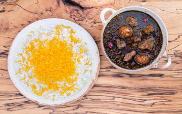 طرز تهیه خورشت قورمه‌سبزی با نکات حرفه‌ای