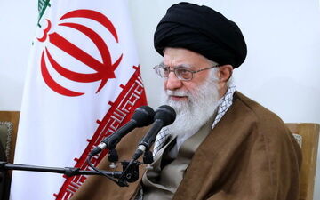 دیدار جمعی از خانواده‌های شهدای دفاع مقدس و مدافع حرم با رهبرانقلاب اسلامی