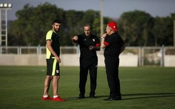  دنیزلی ایران را ترک کرد