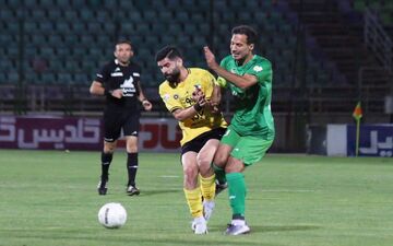 سپاهان 2 ذوب‌آهن 1، قرق صدر با دو پرسپولیسی