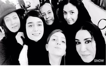 سلفی زنانه بازیگران در پشت صحنه مجموعه شهرزاد (عکس)