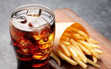 میگرن دارید؟ شاید کوکاکولا و سیب‌زمینی سرخ‌کرده راه نجات‌تان باشد!