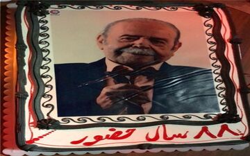 نامگذاری یک سالن به‌ نام استاد در روز تولدش 