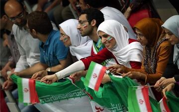 منع حضور بانوان در ورزشگاه برای دیدن بازی تیم ملی +عکس