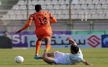 تقسیم امتیازات بین مس کرمان و فولاد در روز عجیب یک بازیکن/ ملوان پیروزی را در دقایق اضافه از دست داد 