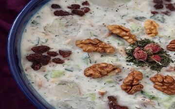 طرز تهیه آب دوغ خیار | تو تابستان این غذای ساده رو حتما درست کن!