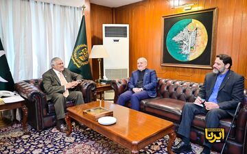 وزیر خارجه پاکستان و سفیر ایران بر دیپلماسی تأکید کردند