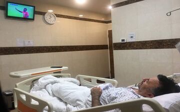 داورزنی در بیمارستان مشغول دیدن بازی پرسپولیس