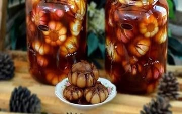 رنگ سیرهای داخل ترشی تغییر میکنه میدونی دلیلش چیه؟