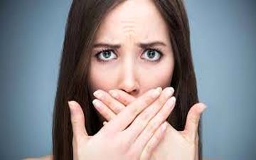علت بوی بد دهان چیست؟| آیا فقط مسواک کافی است؟