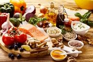 کدام مواد غذایی التهاب را تشدید می‌کنند و کدام یک آن را مهار می‌کنند؟