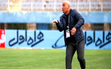 منصوریان: داوران هم توهین می‌شوند و هم با دیگران قیاس می‌شوند/ فدراسیون از هر باشگاهی 500 میلیون شهریه بگیرد و برای داوری بگذارد

