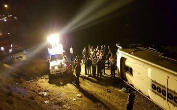 واژگونی اتوبوس مسافربری در محور زاهدان - کرمان با 9 کشته و مصدوم