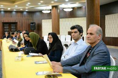  نشست هم‌اندیشی تورلیدرها برای جذب گردشگر  در سالن آناهیتا هتل پارسیان کرمانشاه 