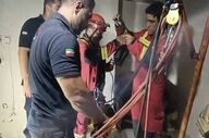 حادثه در ساختمان نیمه‌ساز کاشان؛ سقوط پدر و پسر از ارتفاع ۸ متری