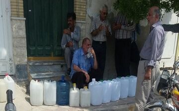 حال خراب آب و فاضلاب اهواز/بی آبی در روزهای مقابله با کرونا
