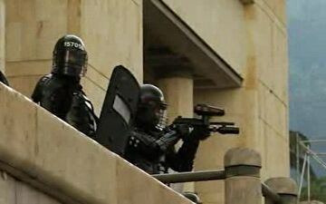 فیلم/درگیری پلیس کلمبیا با دانشجویان معترض 