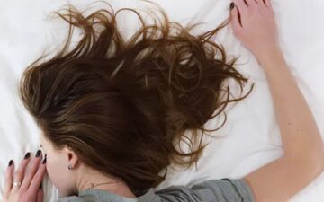 با موی خیس بخوابیم سرما می خوریم؟

