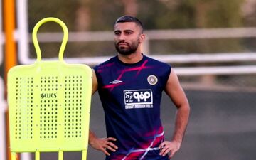 یک استقلالی آل کثیر را به سمت پرسپولیس هدایت می کند
