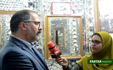 

دست تمام کسانی که در بزرگذاشت بزرگان ما را یاری کنند را می فشاریم