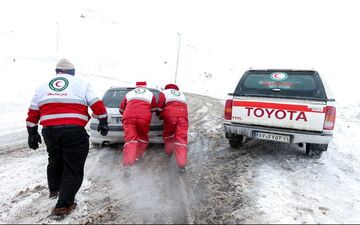 رهاسازی ۱۱۸خودروی گرفتار در برف